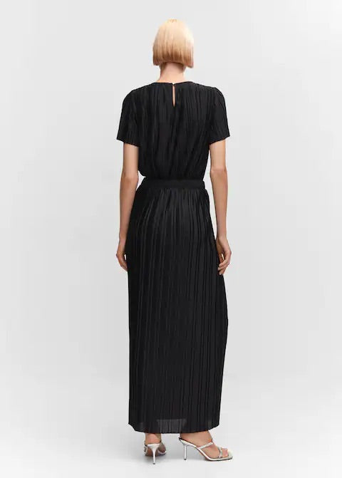 Pleated long skirt