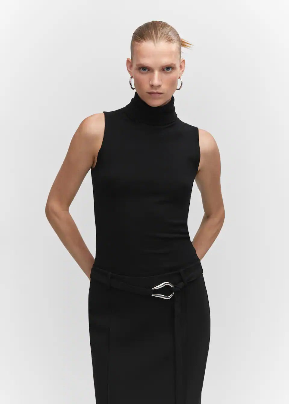 Belted slit skirt