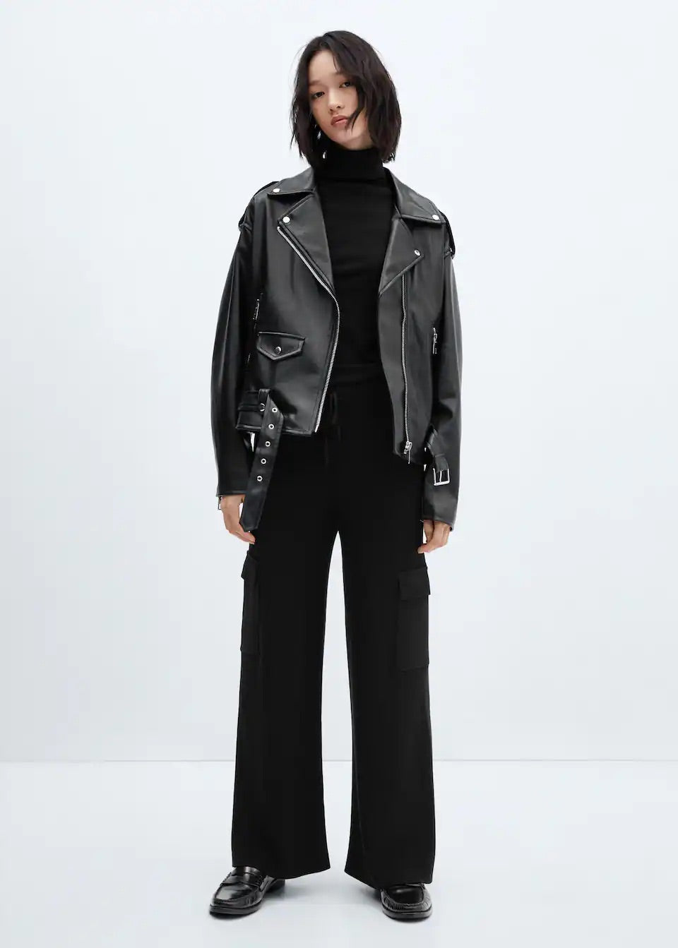 Knitted trousers with cargo pockets