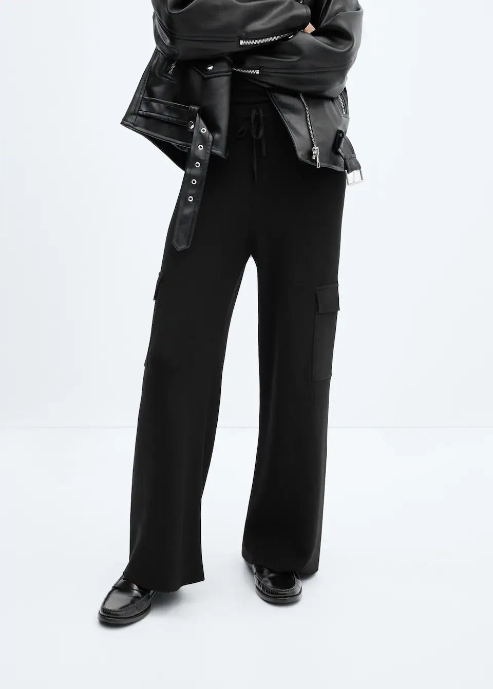 Knitted trousers with cargo pockets