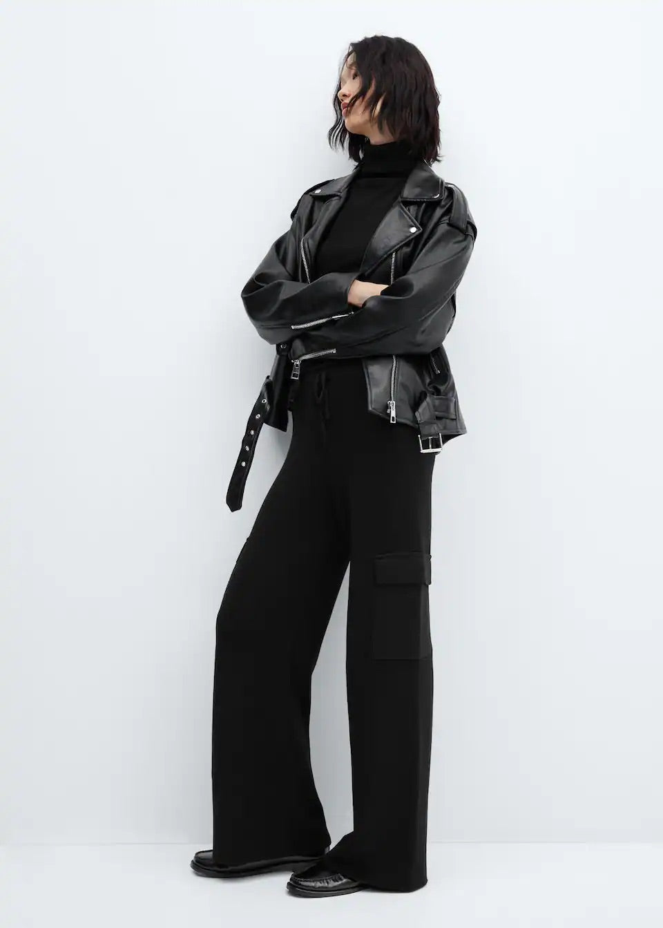 Knitted trousers with cargo pockets