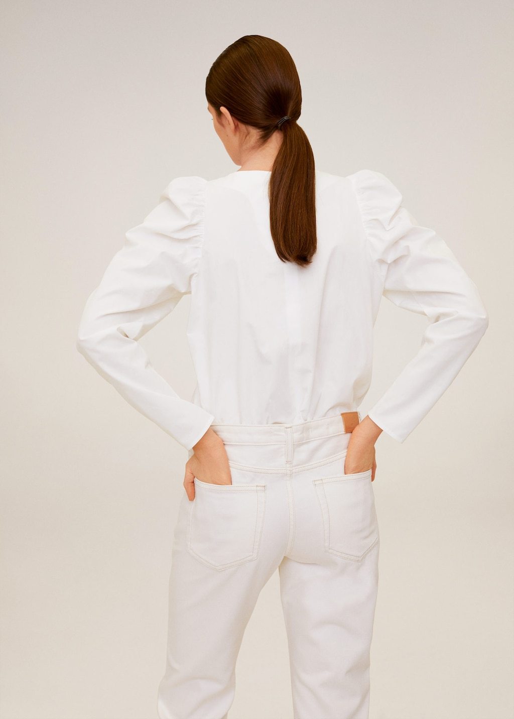 Puffed sleeves blouse