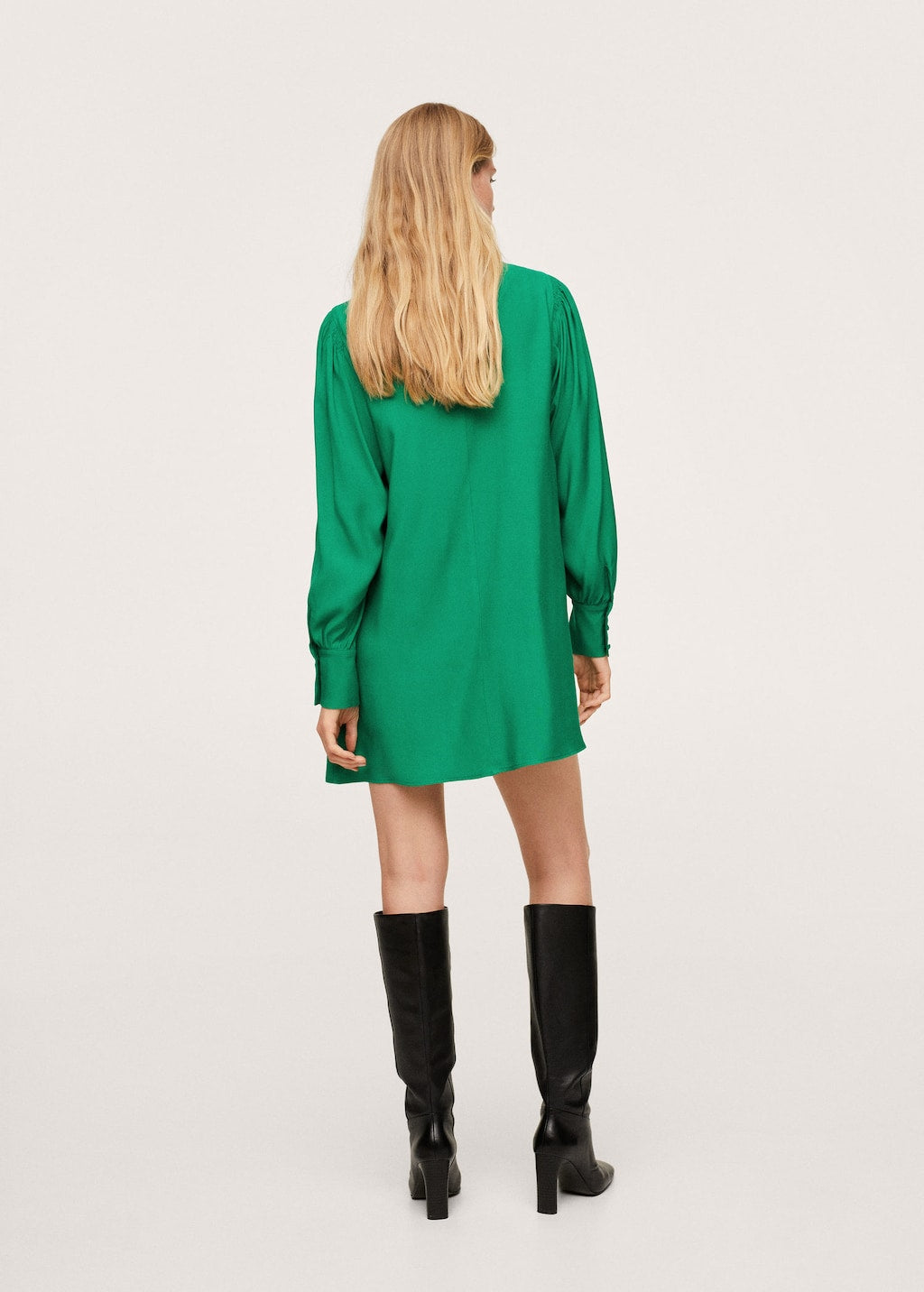 Puffed sleeves dress