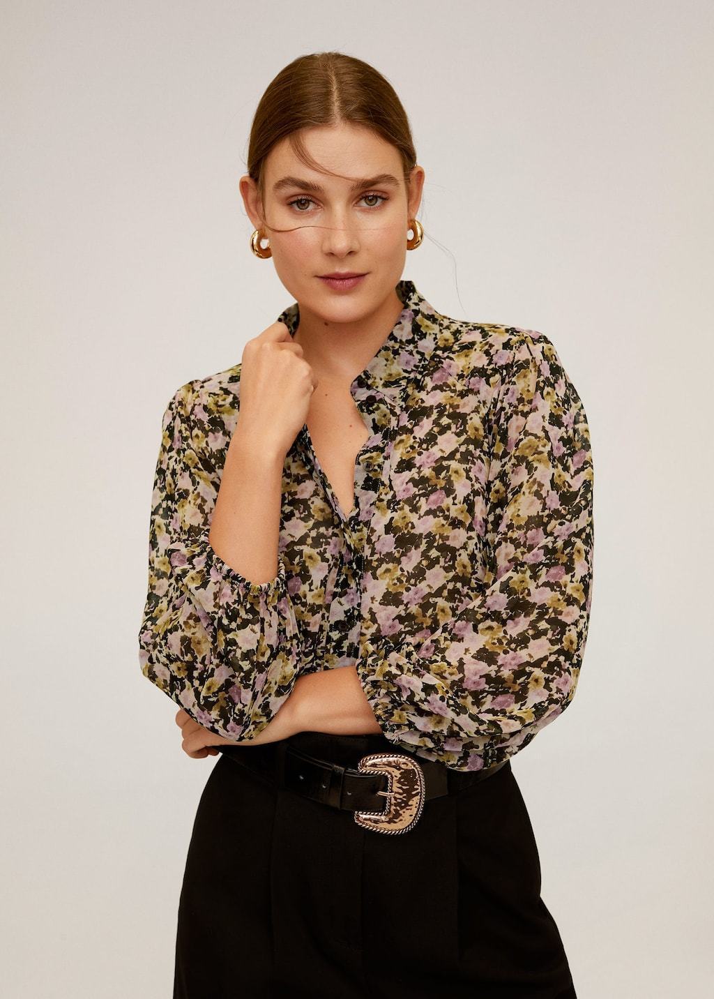 Puff sleeves blouse