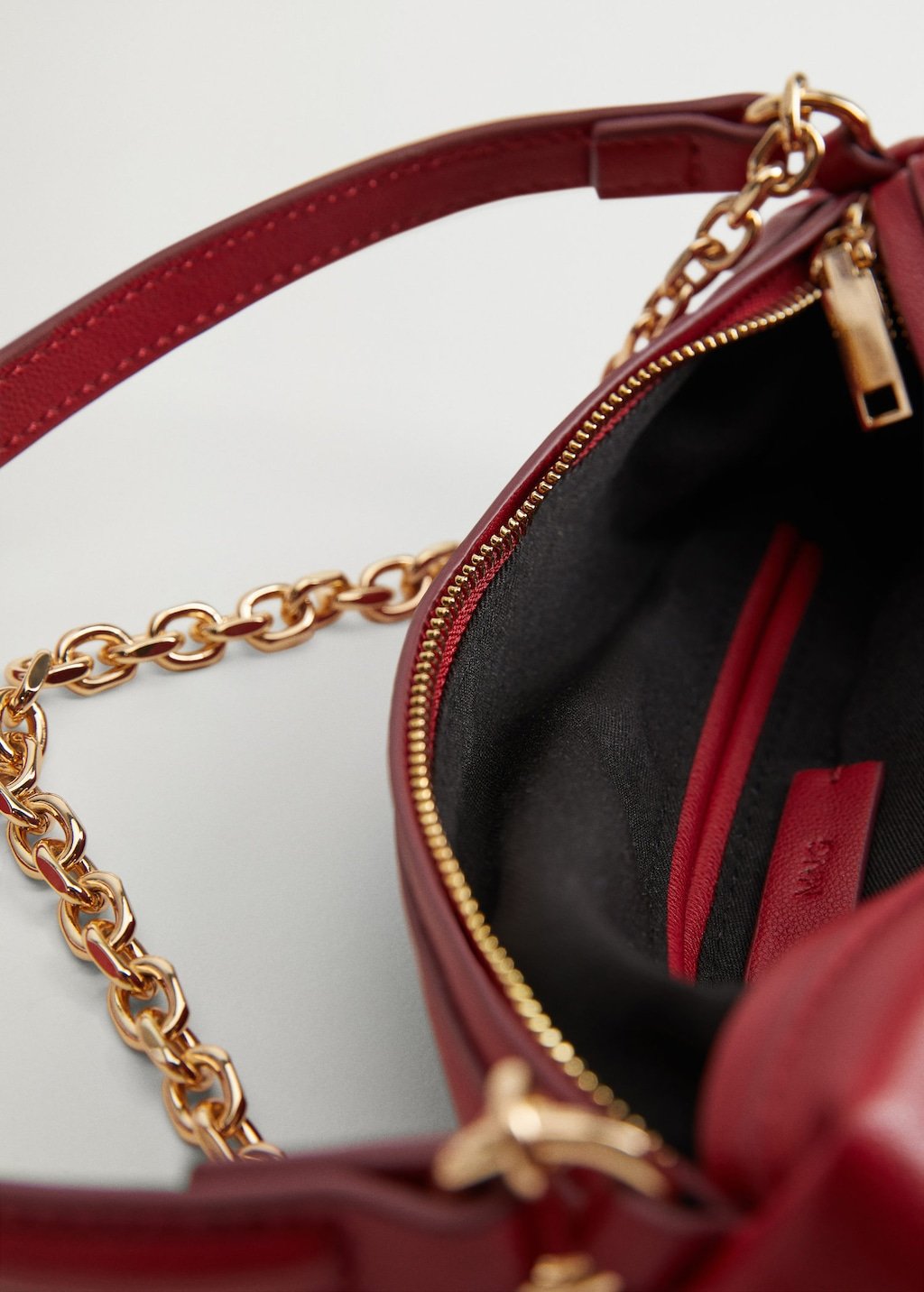 Chain baguette bag