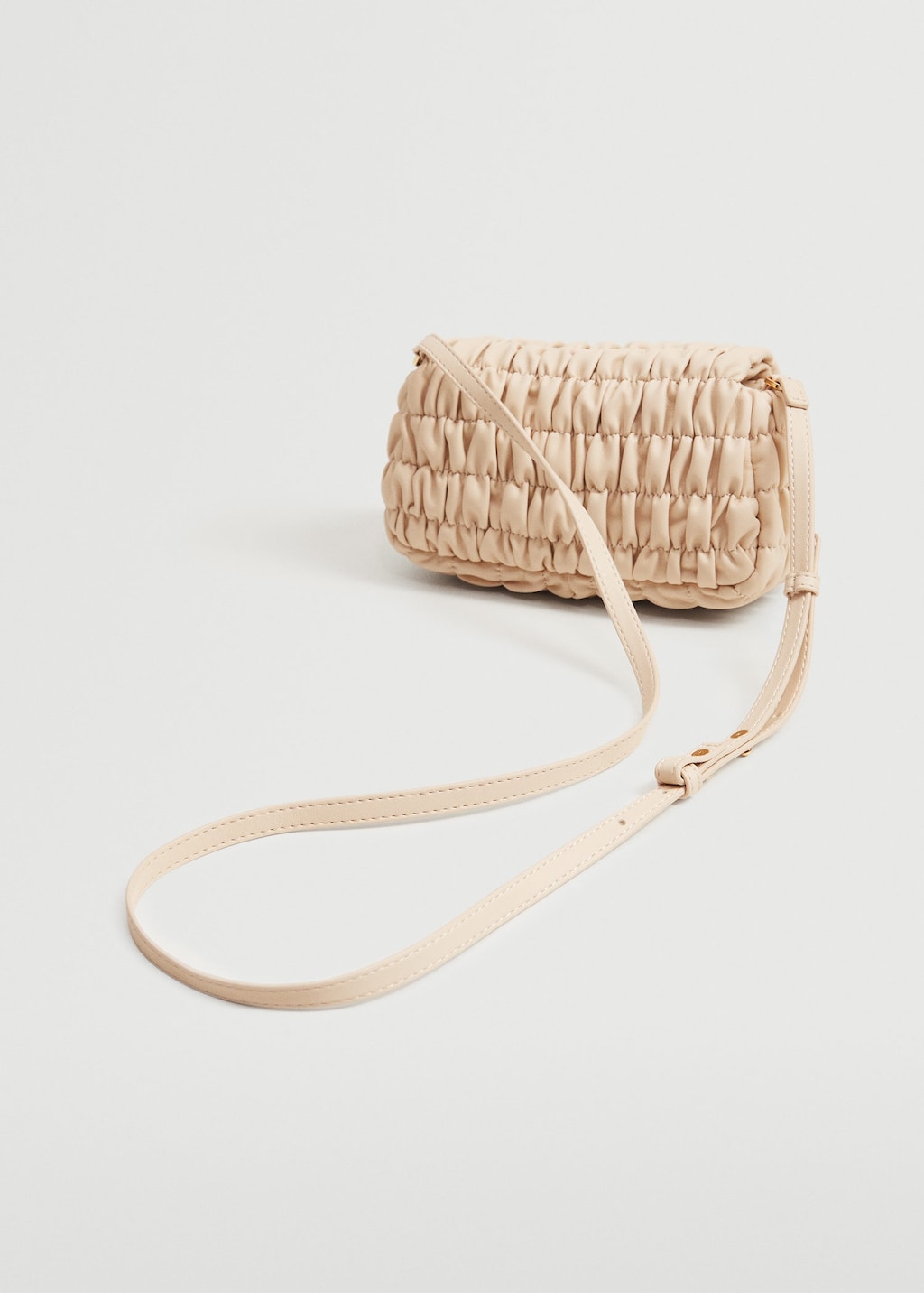 Bag with ruched detail