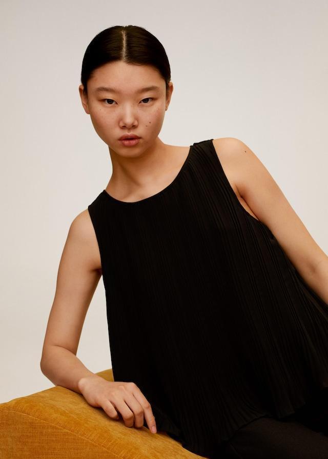 Pleated top
