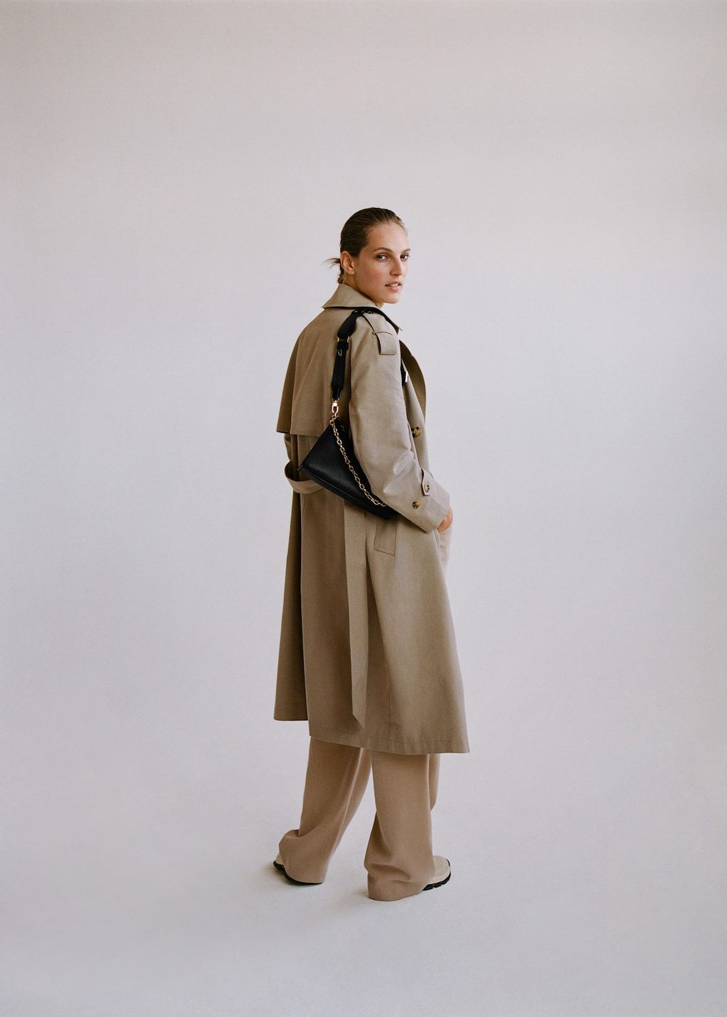 Chain crossbody bag