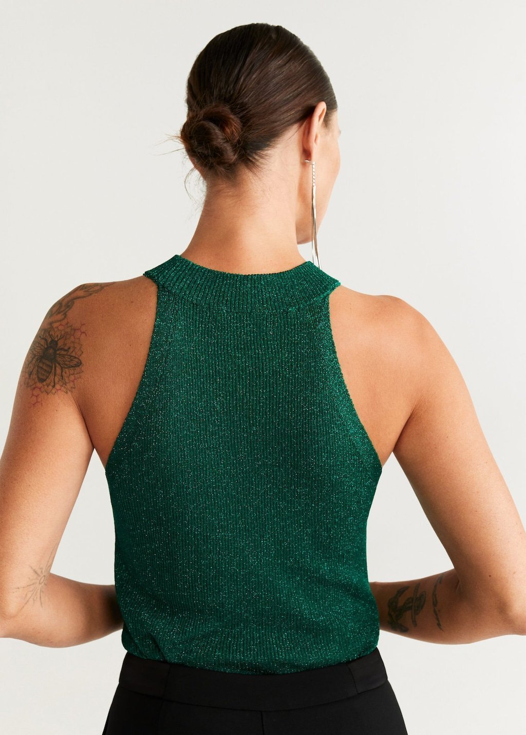 Metallic ribbed top