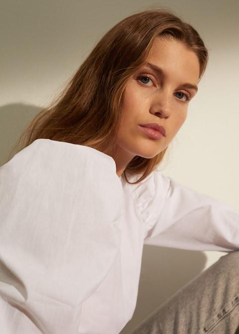 Puffed sleeves blouse