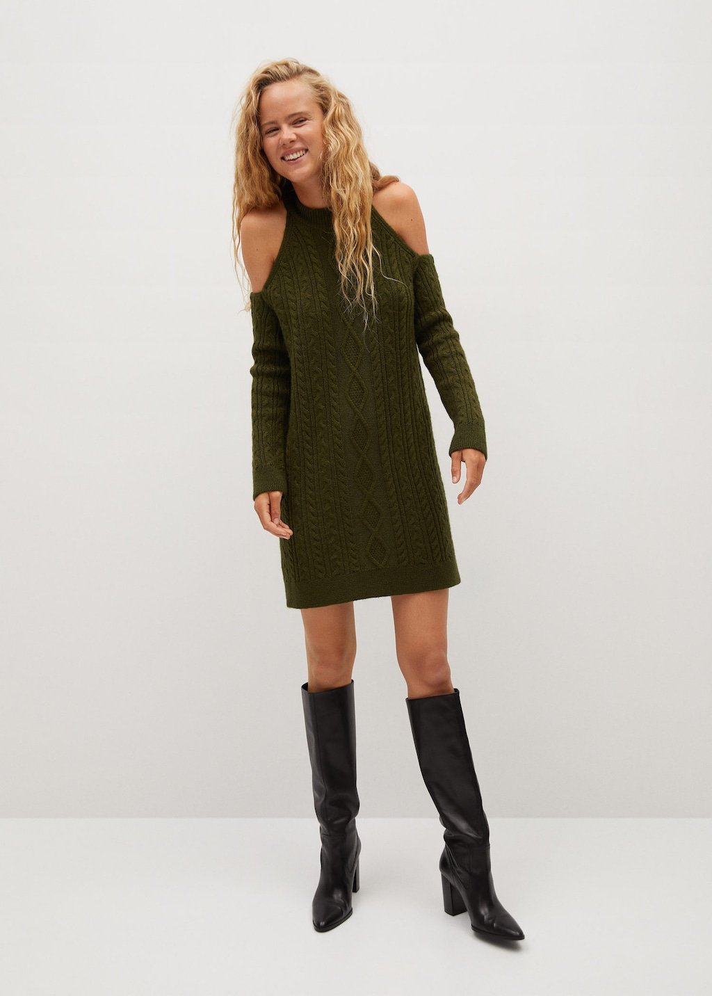 Shoulders opening dress