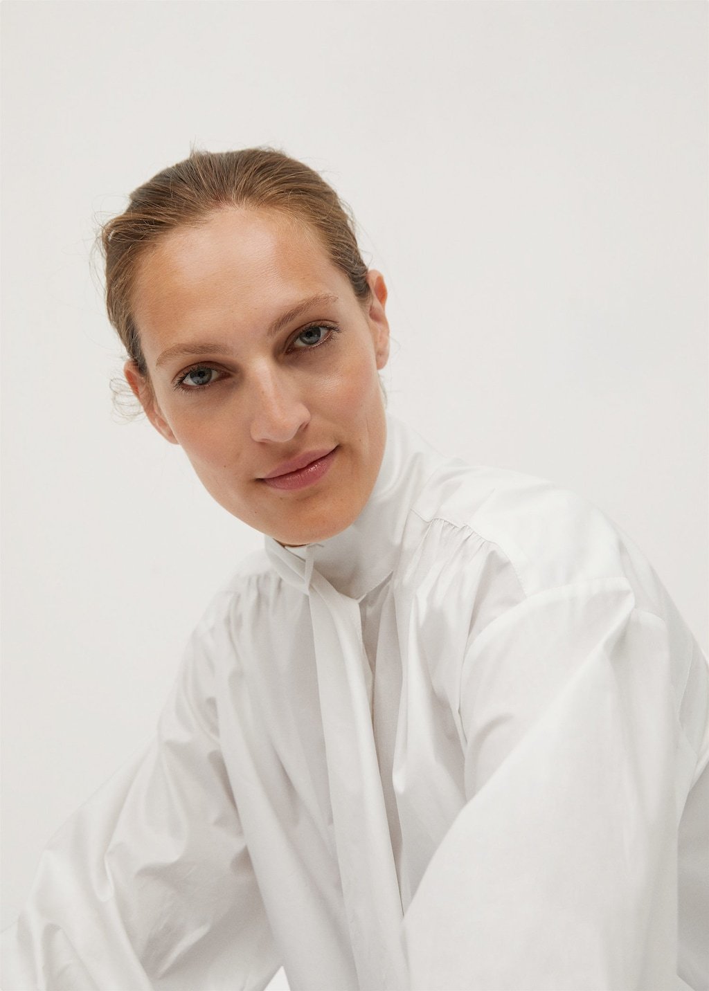 Bow neck shirt