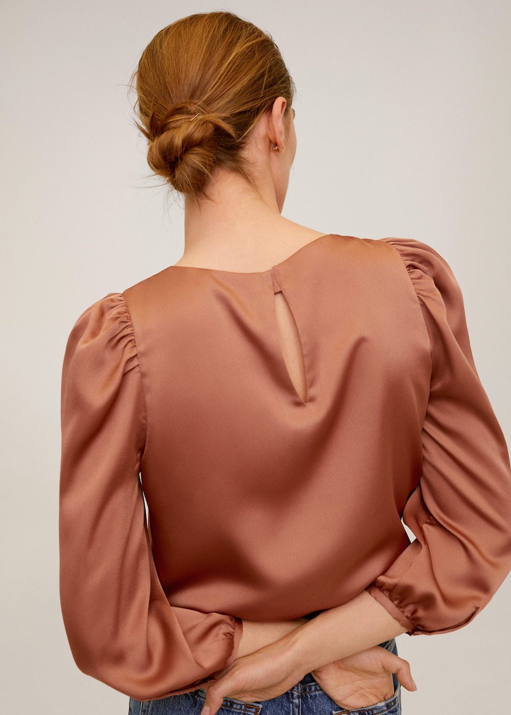 Puff sleeves blouse