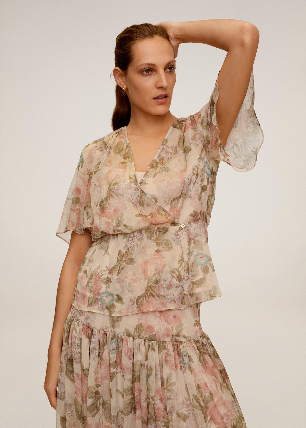 Floral-print flowy blouse