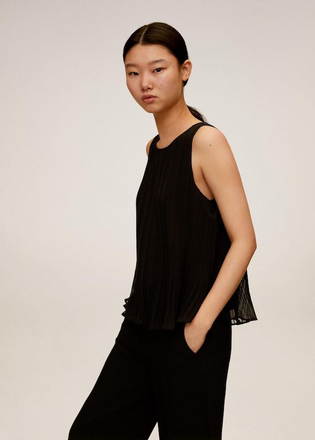 Pleated top