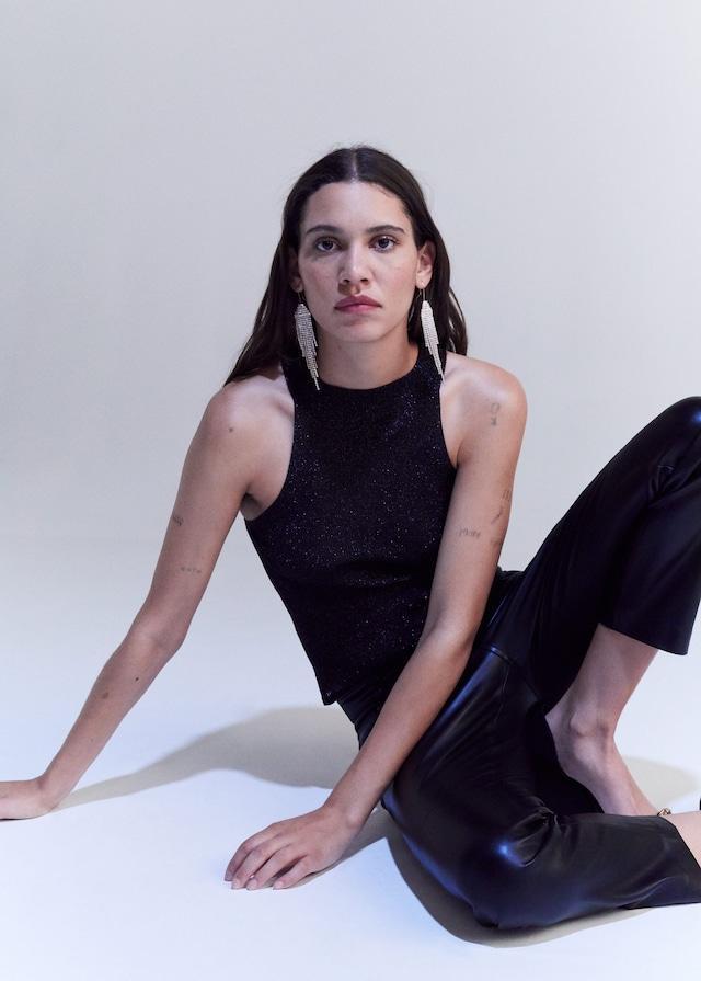 Metallic ribbed top