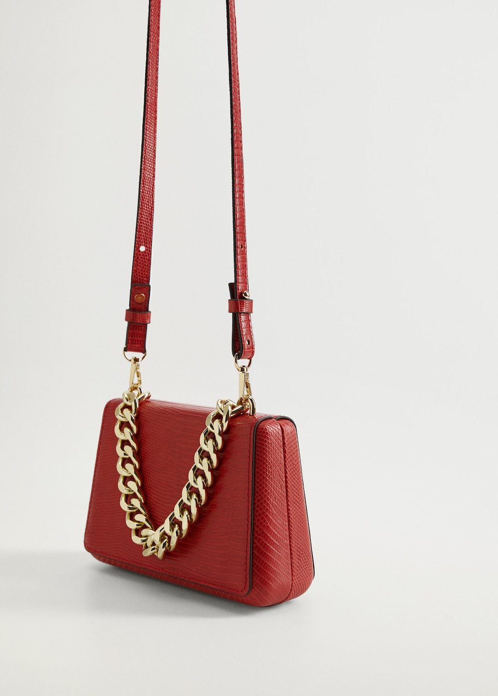Chain clutch bag