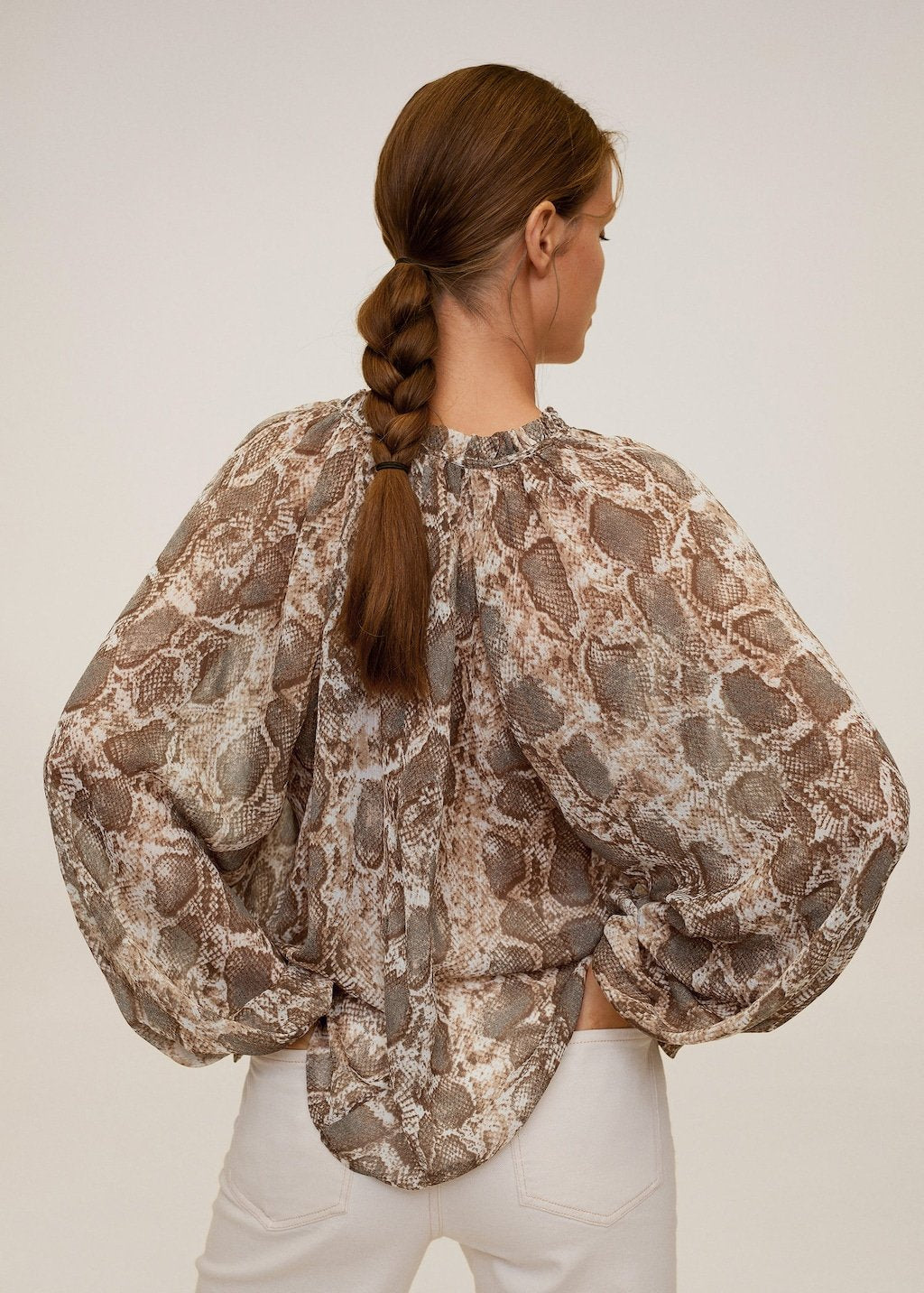 Puffed sleeves blouse