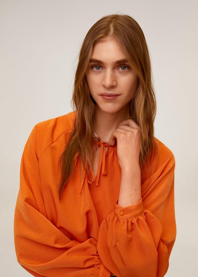 Puff sleeves blouse