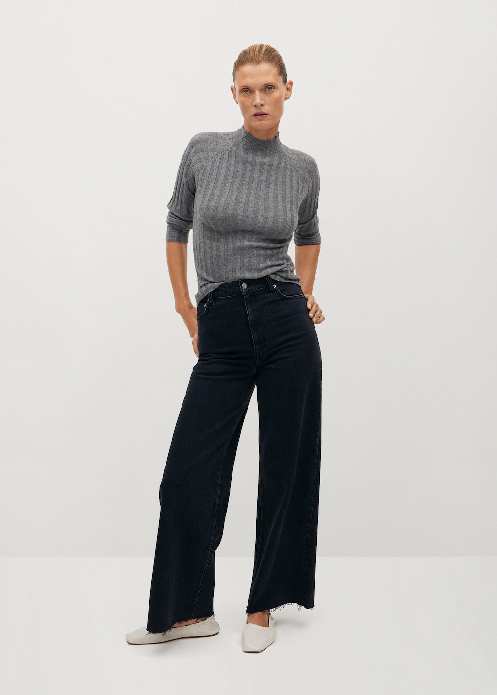 Ribbed fine-knit sweater
